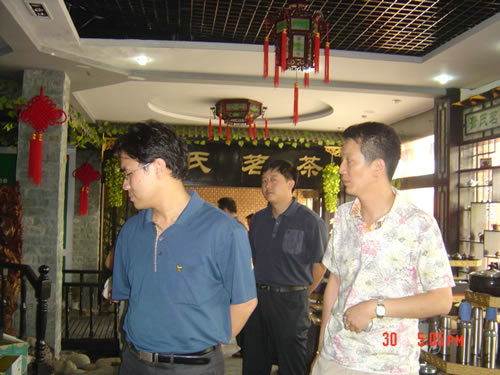 2006年10月，國(guó)家團(tuán)中央青工處處長(zhǎng)肖鳳利等視察蕭氏集團(tuán).jpg